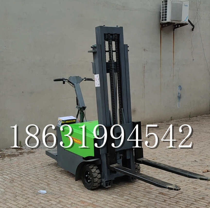 尚志市优程全电动叉车插腿式堆高车液压装卸车1.5吨升高小型站驾式铲车